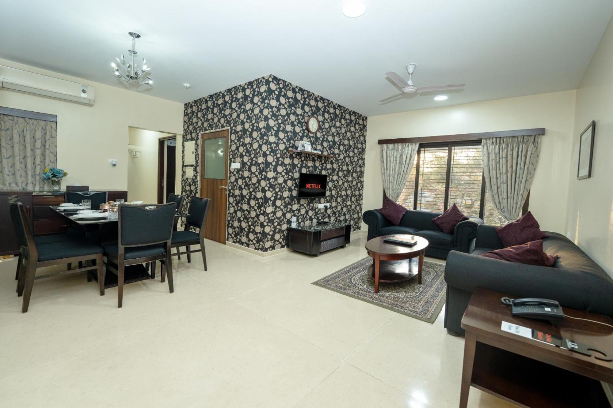 Отель Lalco Residency Мумбаи Экстерьер фото